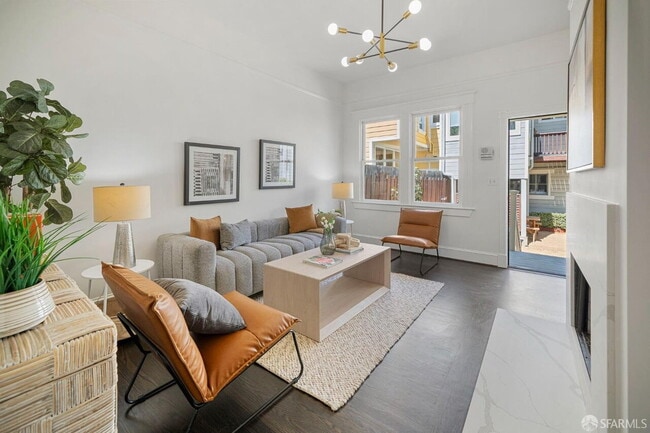 Foto del edificio - "Charming 1-Bedroom Oasis with Pool Access on 29th Street – Fully Furnished & Hardwood Elegance!"