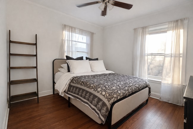 Building Photo - 652 W Oakdale Ave