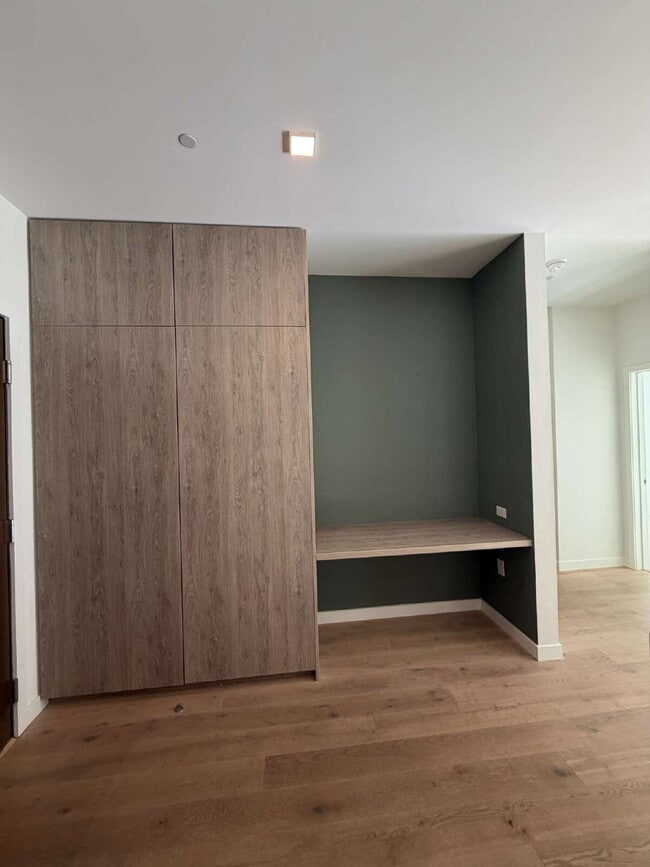 Building Photo - Luxurious Updated Condo in Dogpatch