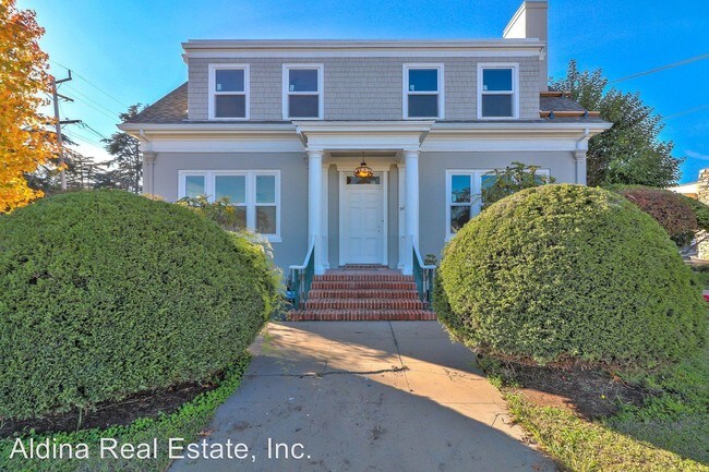 Building Photo - 5 br, 3 bath House - 905 Freedom Blvd.