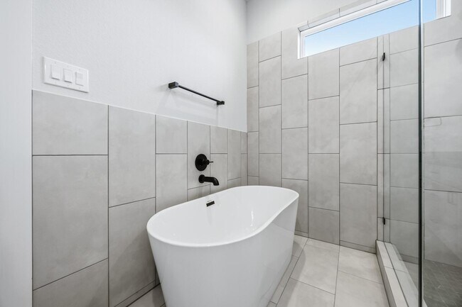 Foto del edificio - 6107 Campos Dr