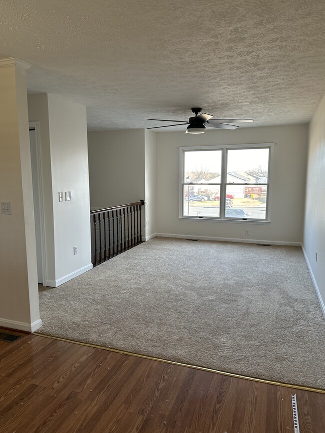 Building Photo - 7542 Knoll Acres Rd