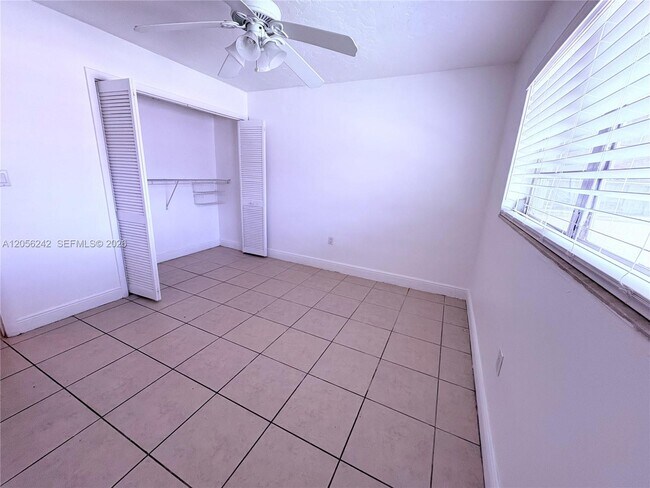 Foto del edificio - 7348 SW 82nd St
