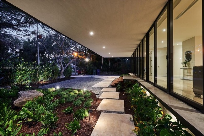 Building Photo - 4045 Bonita Ave