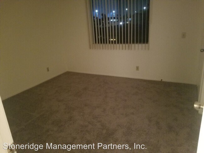 Foto del edificio - 3930-3940 W Valencia Dr