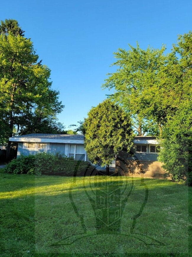 Building Photo - 1227 Deerfield Rd