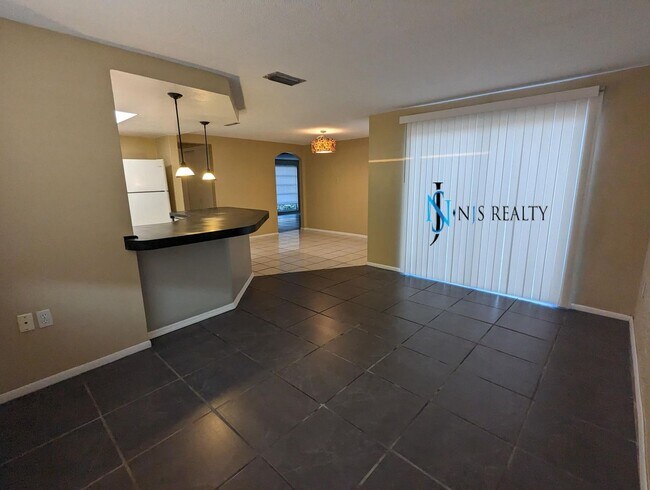 Building Photo - 3136 Pinon Dr