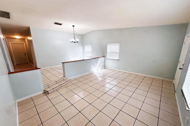 Foto del edificio - 6171 Heather St