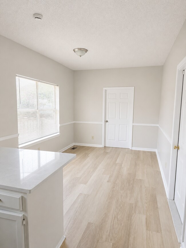 Foto del edificio - 127 Amberwood Dr