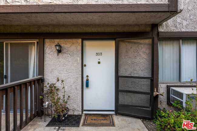 Foto del edificio - 348 Miraleste Dr