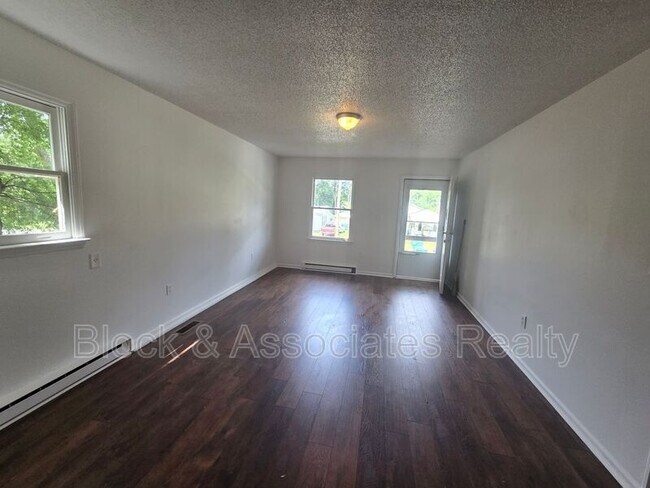 Foto del edificio - 105 Chase Ave