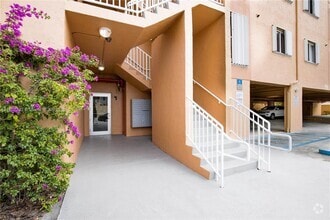 Building Photo - 717 SW 11th Ave