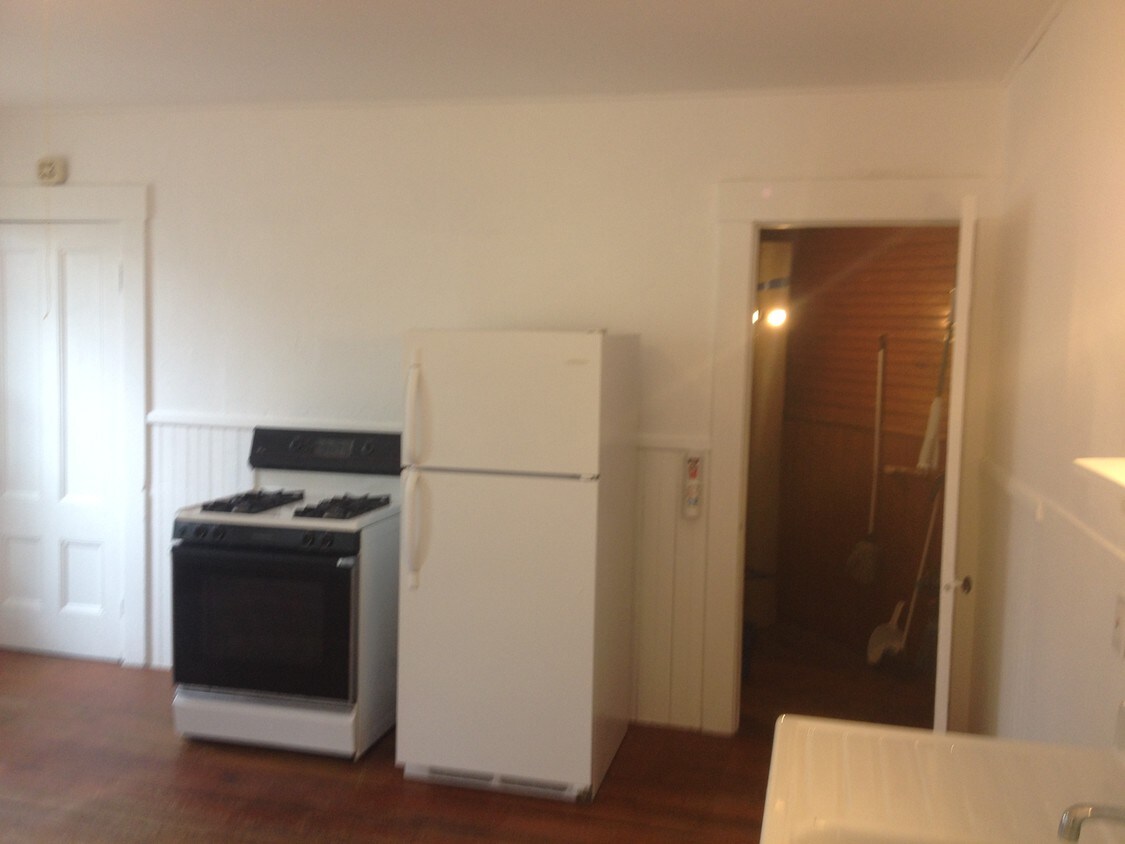 Kitchen appliances - 23 Jackson St