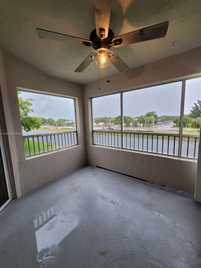 Foto del edificio - 2881 N Oakland Forest Dr