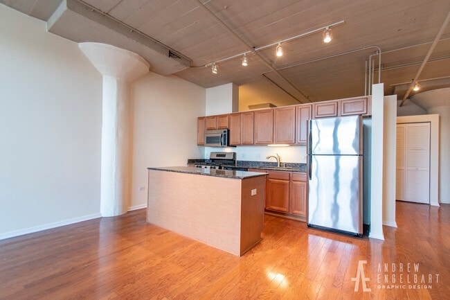 Building Photo - 1524 S Sangamon St