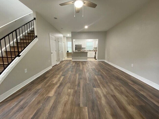 Building Photo - Brand New Renovated 3 Bedroom Town home