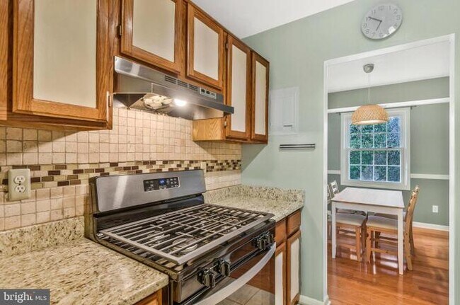 Foto del edificio - 3846 Lyndhurst Dr