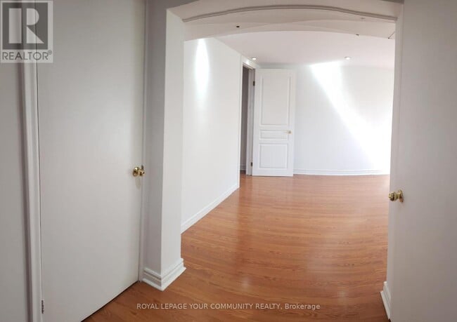 Building Photo - 106 Connaught Ave