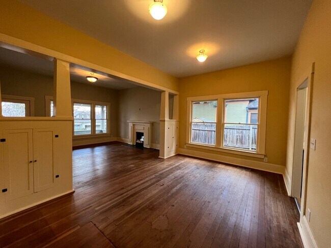 Foto del edificio - 3 Bedroom Craftsman style home in prime As...