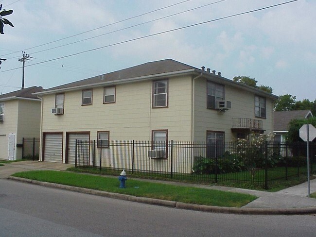 Building Photo - 1002 Key St