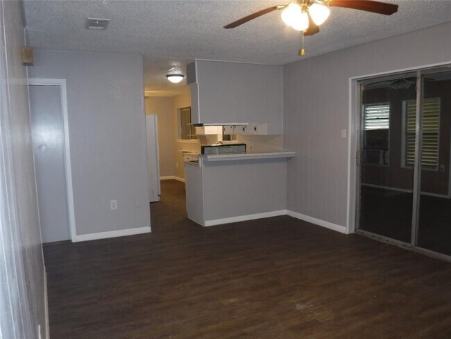 Building Photo - 10701 N Morningview St