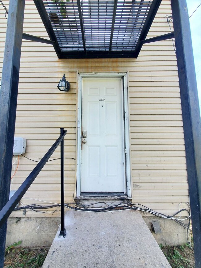 Building Photo - 2822-2824 E 5th Ave