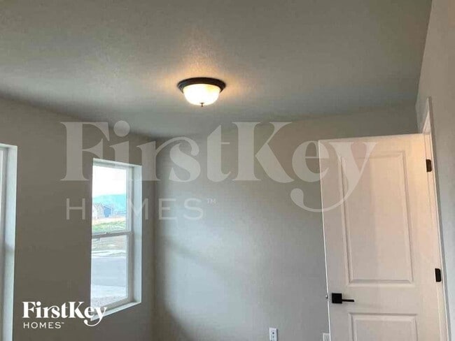 Foto del edificio - 6907 Akela Ln