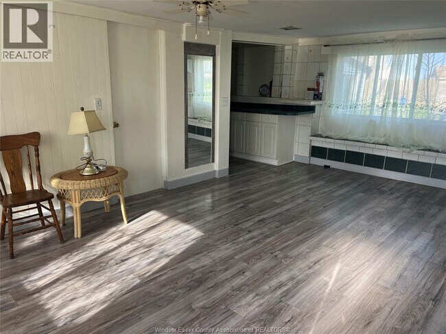 Photo du bâtiment - 117 Lakeshore Dr