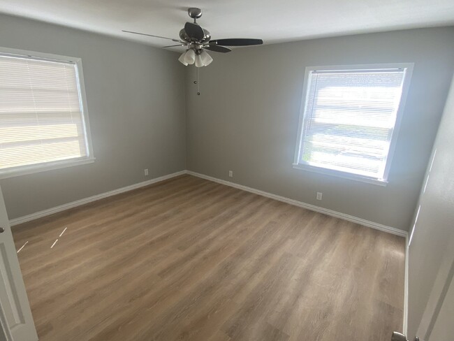 Building Photo - 3 Bedroom, 1 Bathroom just steps from TSU!