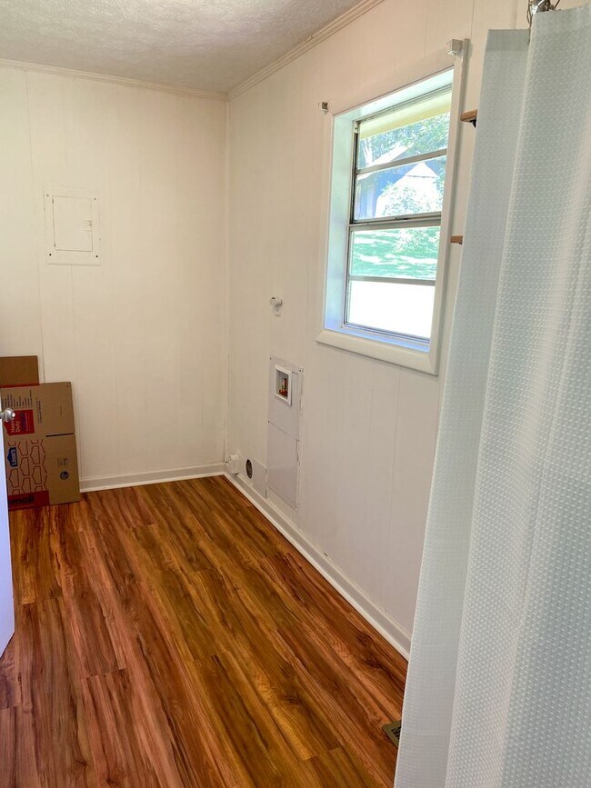 Building Photo - Cute Home in Ragland