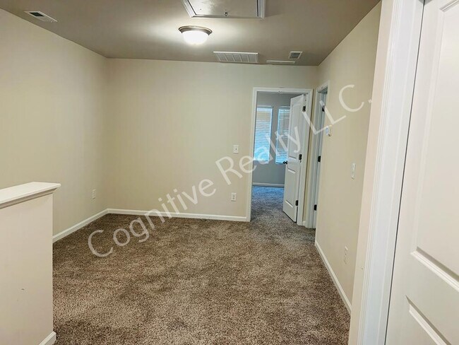 Foto del edificio - 280 Brook Farm Ln