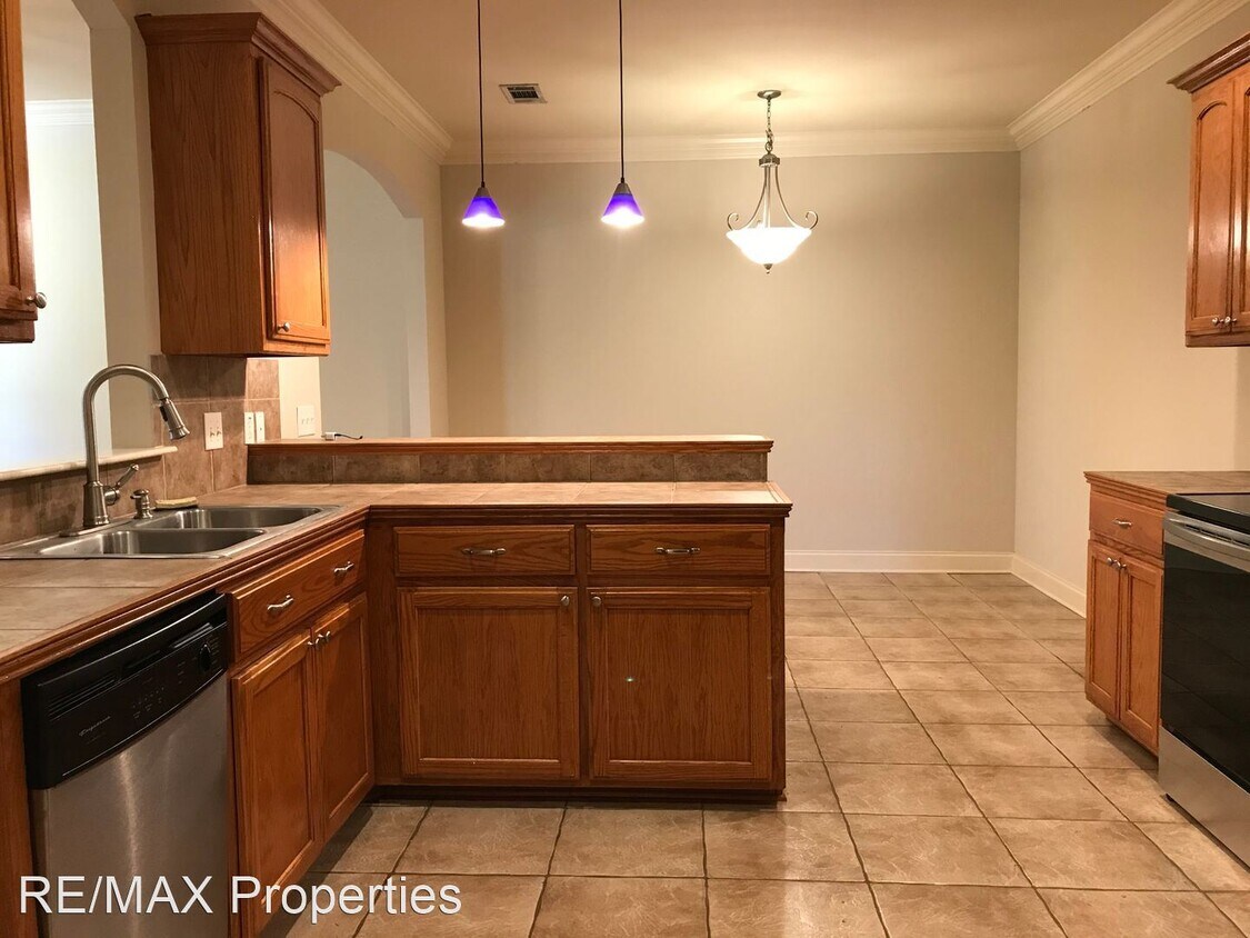 Building Photo - 3 br, 2 bath House - 12382 Dutchtown Villa