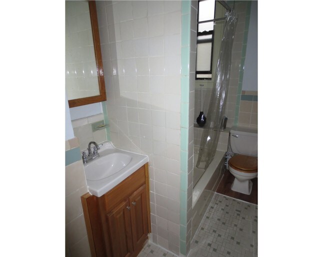 Building Photo - 547 41st St