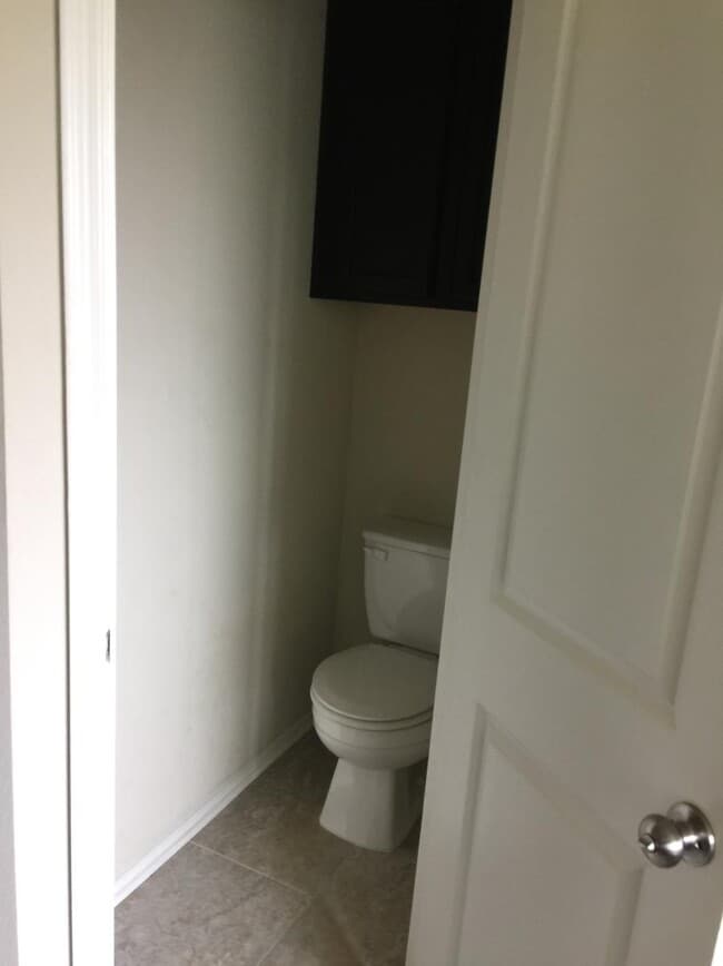 Master water closet - 112 Brookside Dr