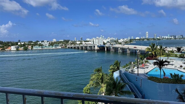 Foto del edificio - 1865 79th Street Causeway
