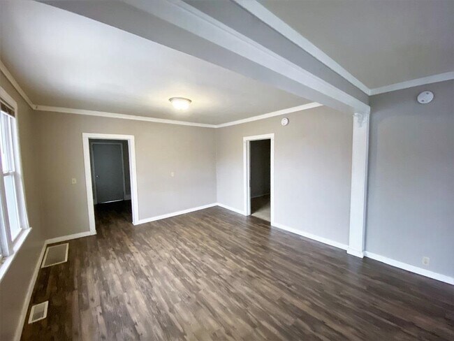 Building Photo - 111 W Hines St