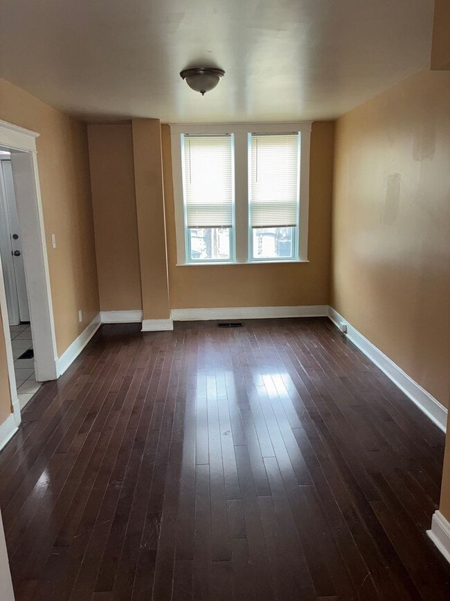 Foto del edificio - 2710 W Franklin St