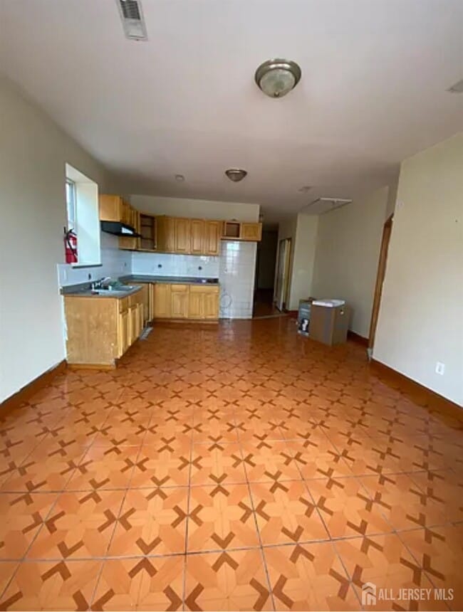 Foto del edificio - 98 Catalpa Ave