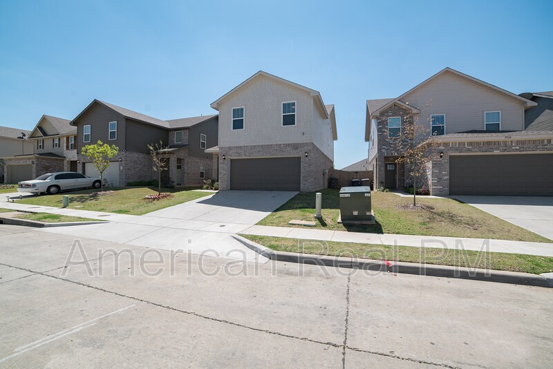 Primary Photo - 9918 Ironhorse Dr