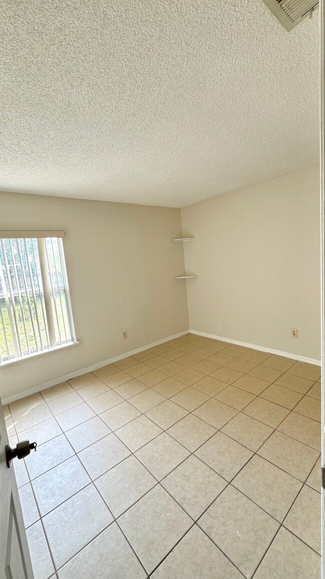 Building Photo - 662 Lynbrook St NW