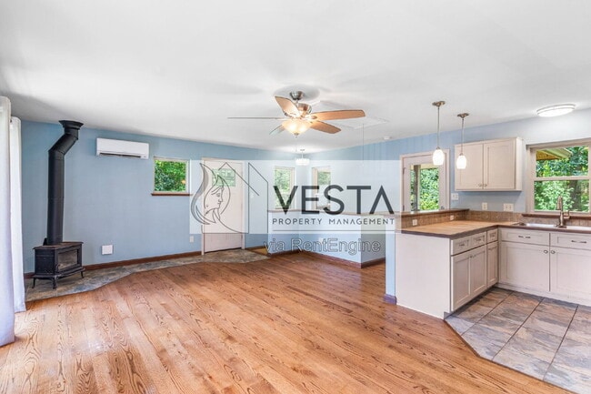 Building Photo - 10 Wellspring Ln