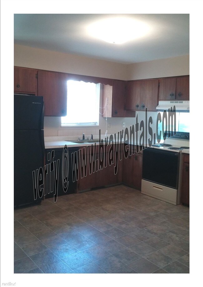 Building Photo - 242 Twyman Dr