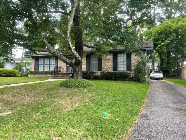 Foto del edificio - 2760 Brevard Dr