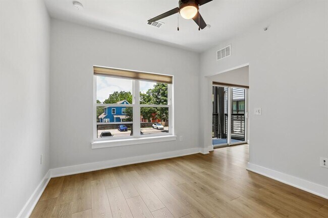 Building Photo - 3101 Govalle Ave