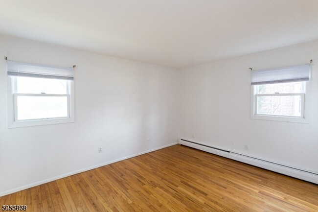 Building Photo - 1465 Morris Ave