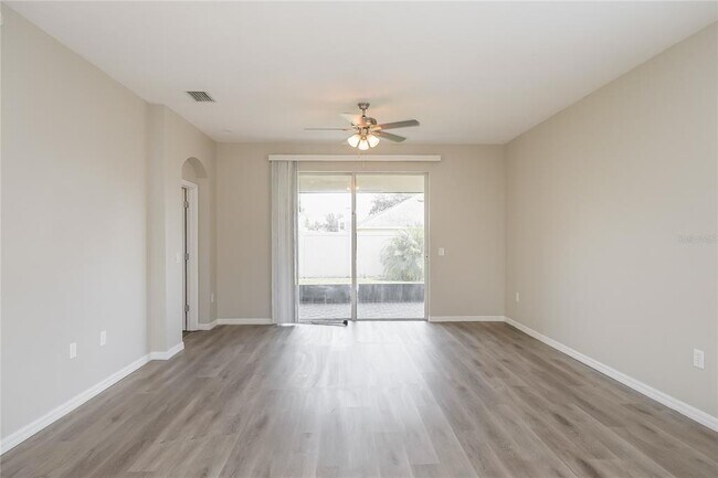 Foto del edificio - 15472 Long Cypress Dr