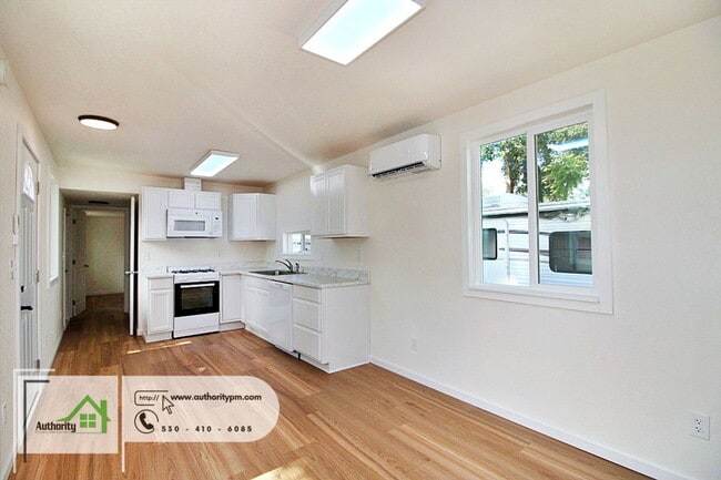 Building Photo - 18798 Thomas Rd