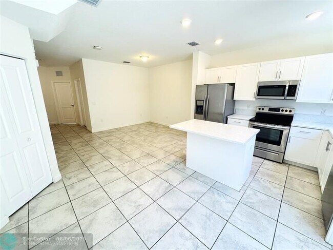 Building Photo - 408 NE 208th Terrace