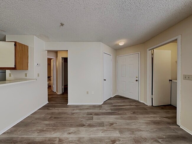 Foto del edificio - 623 Dory Ln