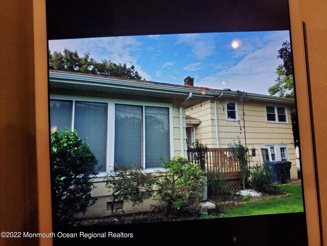 Building Photo - 306 Lakeview Ave
